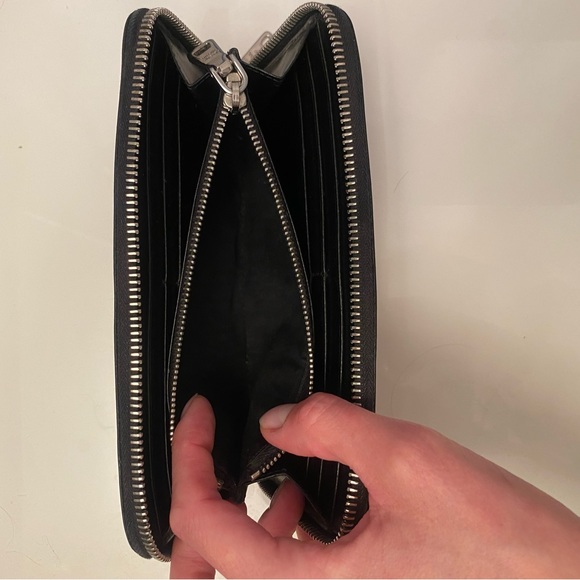 Prada Wallet - Picture 7 of 10